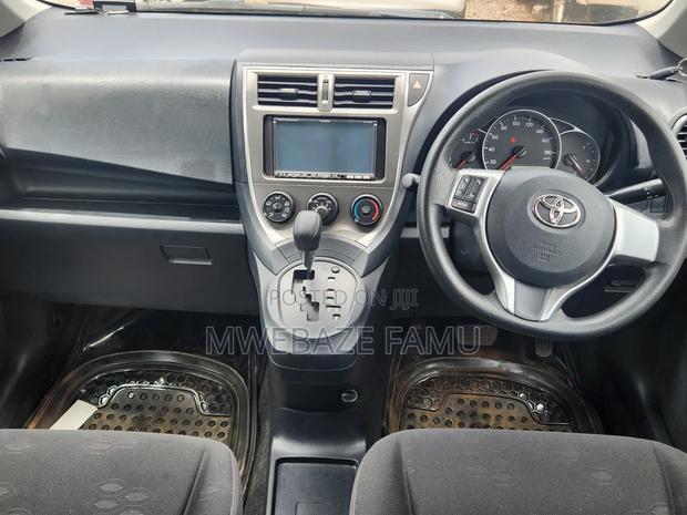 Toyota Ractis 2011 Brown
