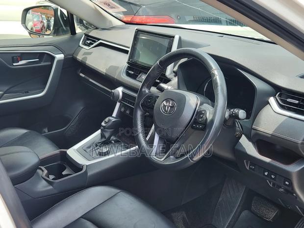 Toyota RAV4 2020 White