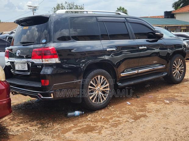 Toyota Land Cruiser 2017 Black
