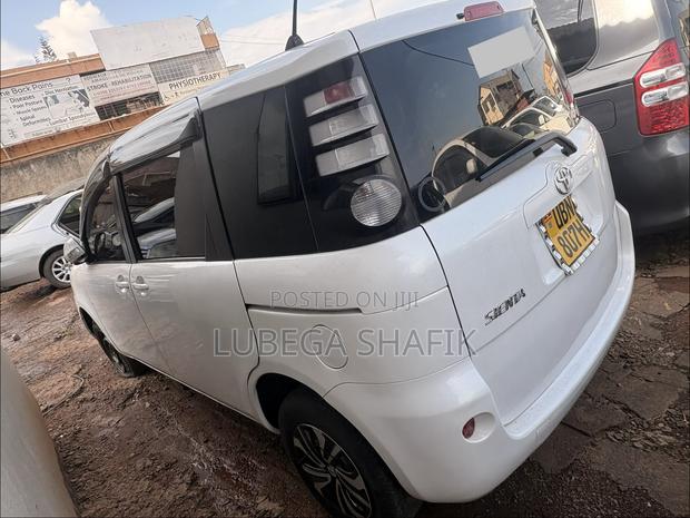 Toyota Sienta 1.5 AWD 2009 White