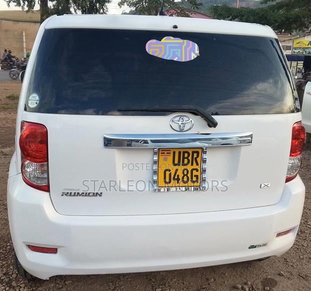Toyota Corolla Rumion 2010 White