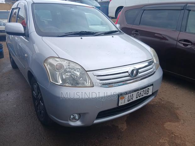 Toyota Raum 2006 Silver