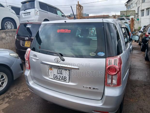 Toyota Raum 2006 Silver