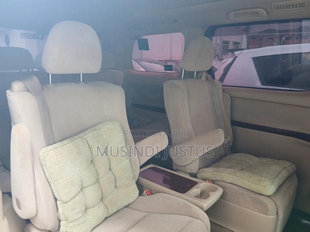 Toyota Alphard 2009 Silver