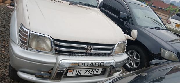 Toyota Land Cruiser Prado 2000 Silver