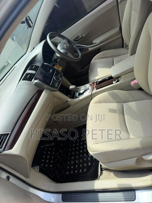Toyota Premio 2011 Silver
