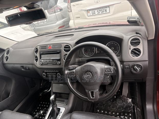 Volkswagen Tiguan 2010 Red
