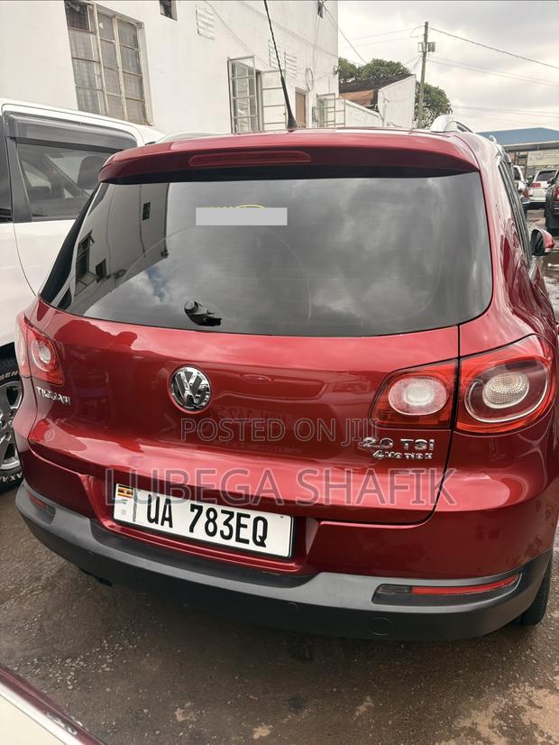 Volkswagen Tiguan 2010 Red