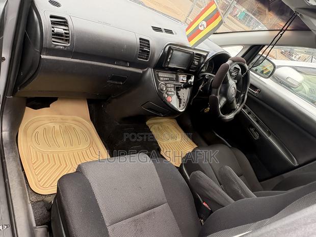 Toyota Wish 2006 Silver