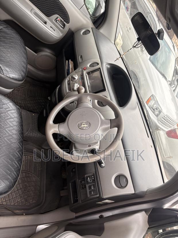 Toyota Sienta 2009 Silver