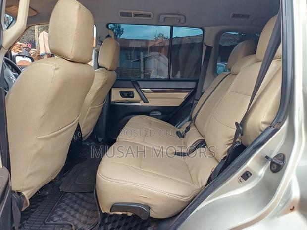 Mitsubishi Pajero 3.0 2010 Gray