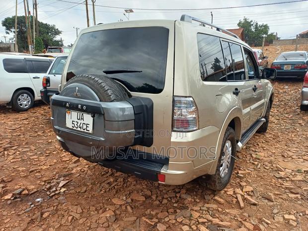 Mitsubishi Pajero 3.0 2010 Gray