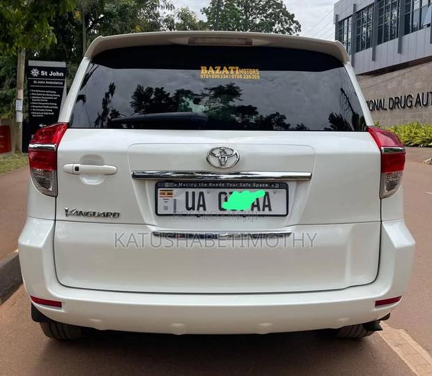 Toyota Vanguard 2010 White