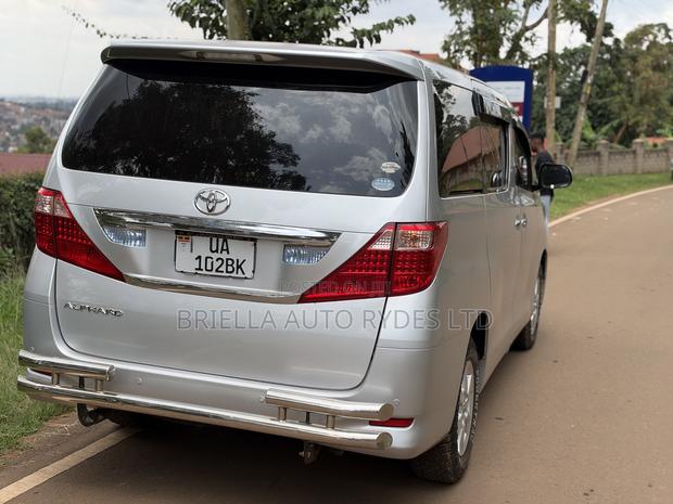 Toyota Alphard 2009 Silver