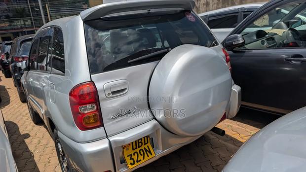 Toyota RAV4 Automatic 2002 Silver