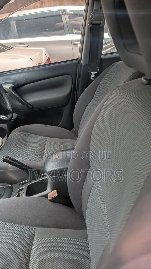 Toyota RAV4 Automatic 2002 Silver
