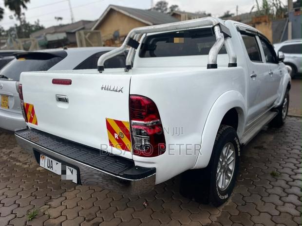 Toyota Hilux 2013 White