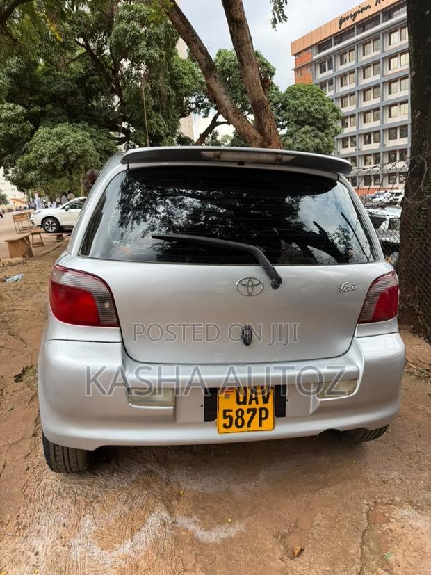 Toyota Vitz 2005 Silver