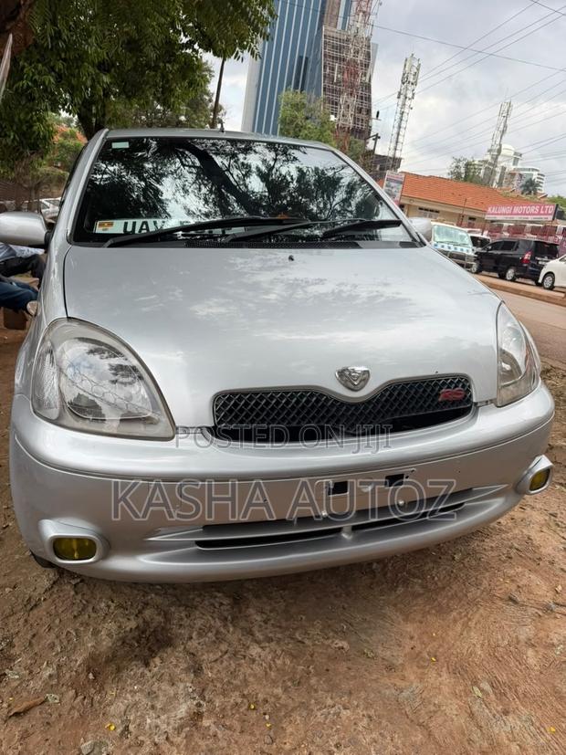 Toyota Vitz 2005 Silver
