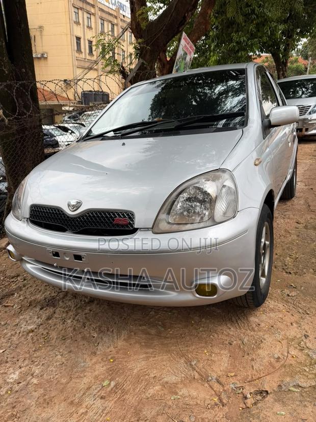 Toyota Vitz 2005 Silver
