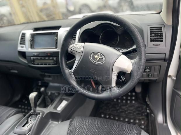 Toyota Hilux 2013 White