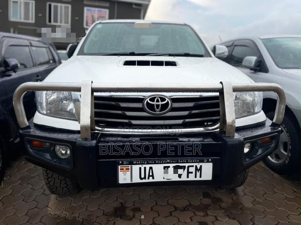 Toyota Hilux 2013 White