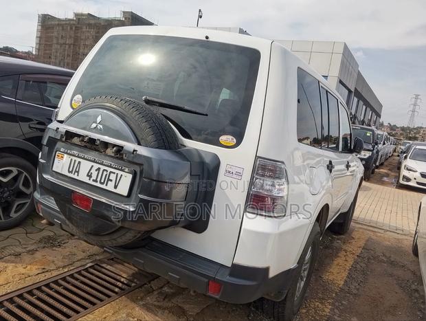 Mitsubishi Pajero 3.0 2011 White