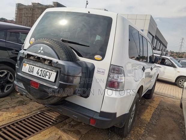 Mitsubishi Pajero 3.0 2011 White