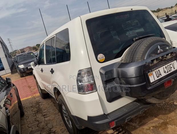 Mitsubishi Pajero 3.0 2011 White