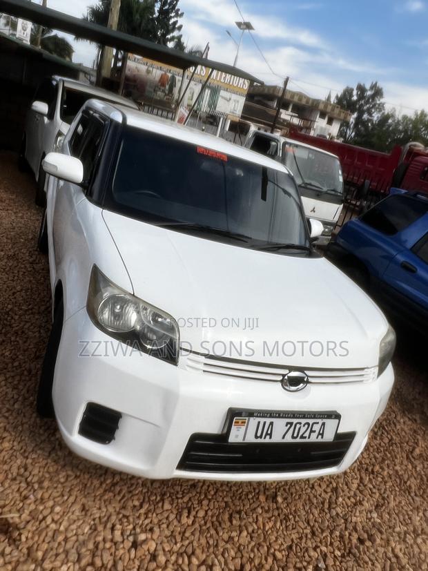 Toyota Corolla Rumion Hatchback 1.5 FWD 2010 White