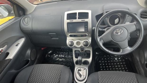 Toyota IST 2010 Silver