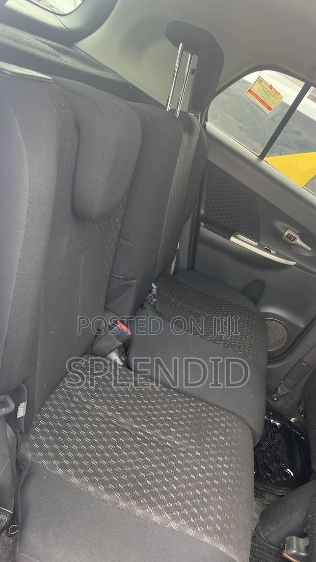 Toyota IST 2010 Silver