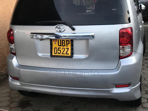 Toyota Corolla Rumion 2010 Silver