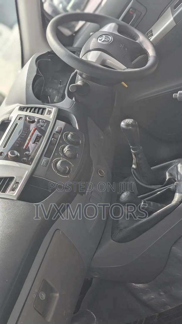 Toyota Hilux 2013 White