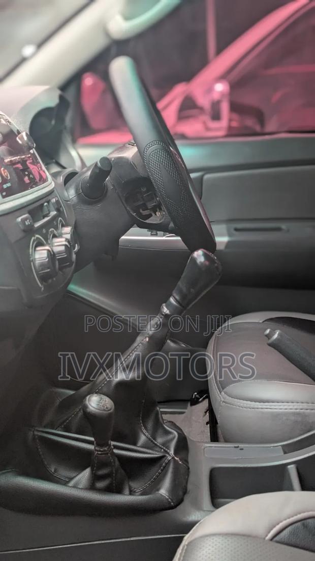 Toyota Hilux 2013 White
