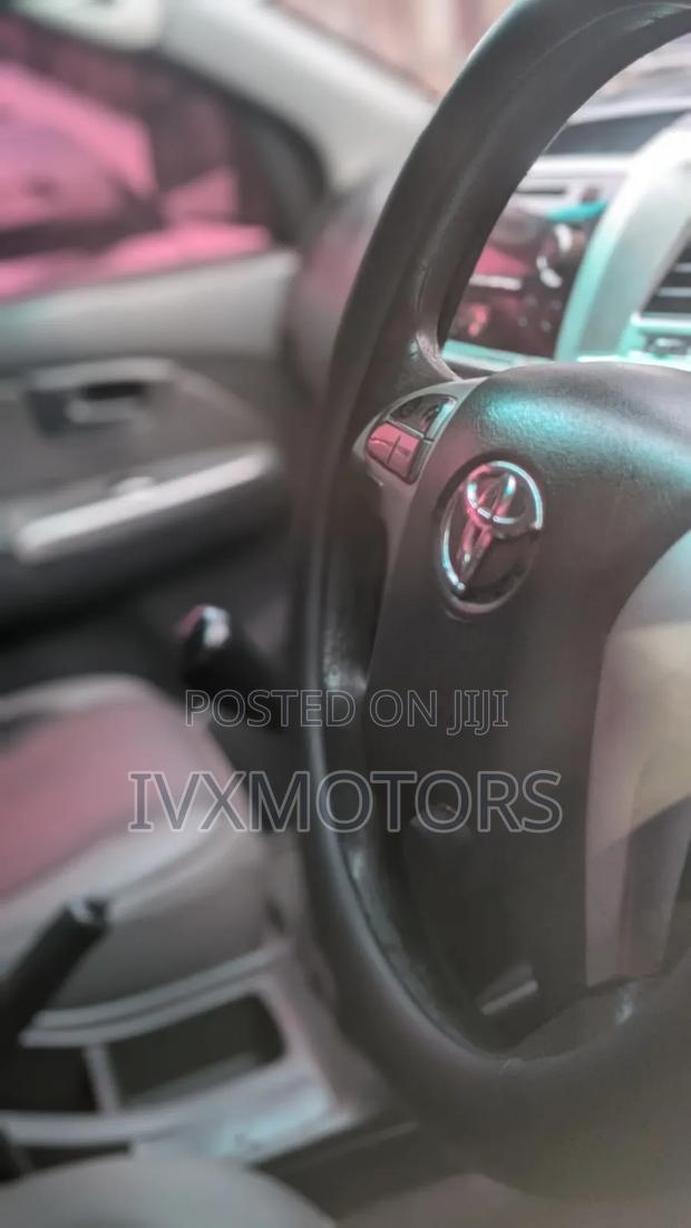 Toyota Hilux 2013 White