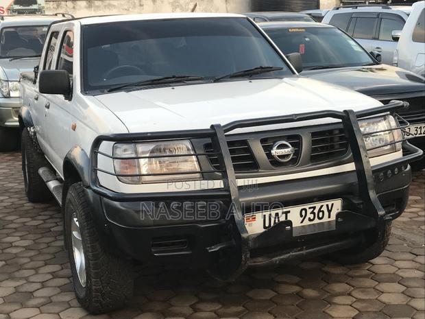 Nissan Hardbody 2010 White