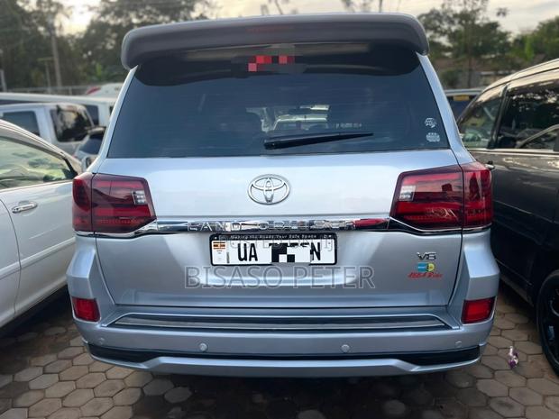 Toyota Land Cruiser 2014 Silver