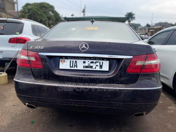 Mercedes-Benz E300 2010 Beige