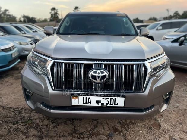 Toyota Land Cruiser Prado 2.8 D-4D 2014 Gray