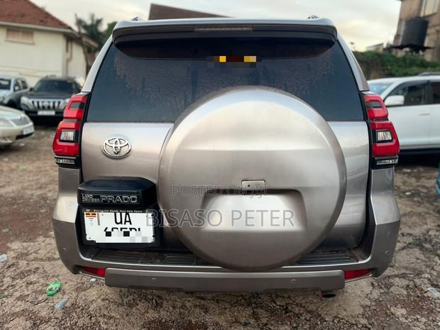 Toyota Land Cruiser Prado 2.8 D-4D 2014 Gray