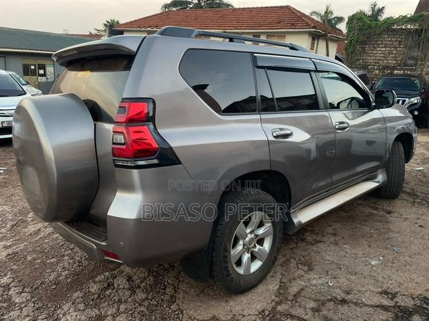 Toyota Land Cruiser Prado 2.8 D-4D 2014 Gray
