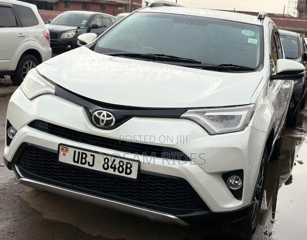 Toyota RAV4 LE 4dr SUV (2.5L 4cyl 6A) 2015 White