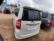 Toyota Noah 2.0 143hp AWD (7 Seater) 2011 White for sale