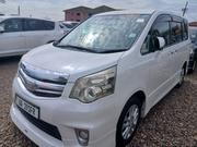 Toyota Noah 2013 White for sale