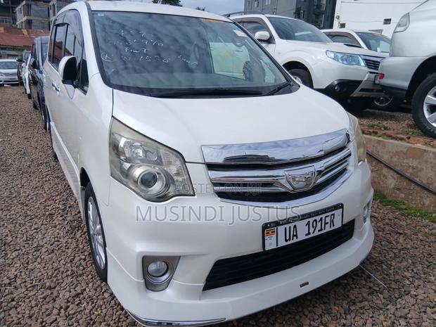 Toyota Noah 2013 White