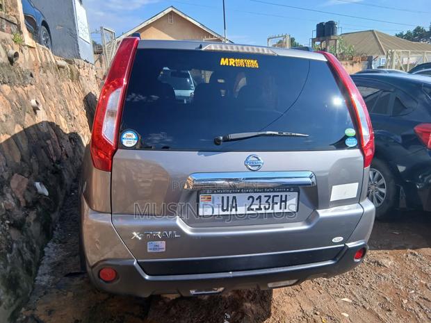 Nissan X-Trail 2011 Gray