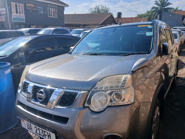 Nissan X-Trail 2011 Gray
