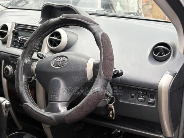 Toyota IST 2002 Silver