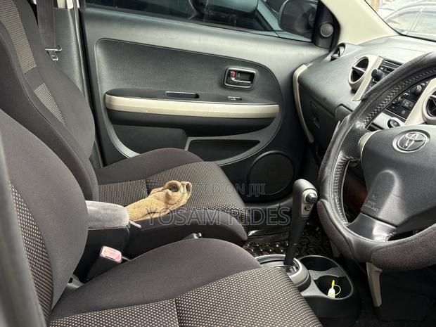 Toyota IST 2002 Silver